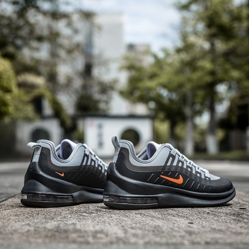 nike air max axis black and orange