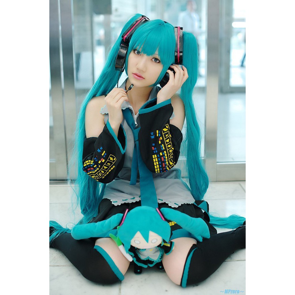 miku hatsune vocaloid cosplay