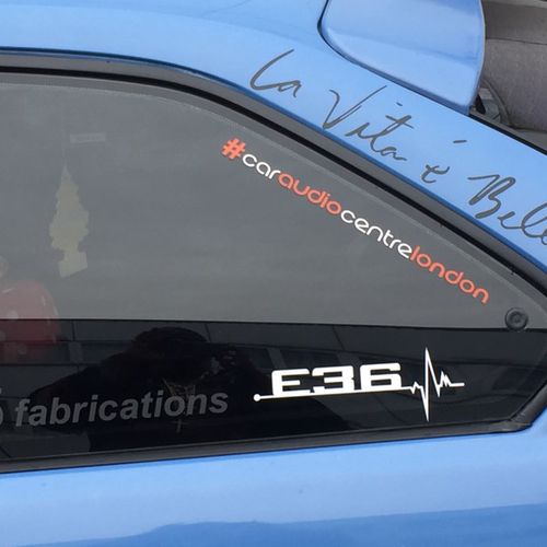 E702 320i Auto 3D Emblème Car Sticker Adhésif Badge Arrière Autocollant de Voiture New 