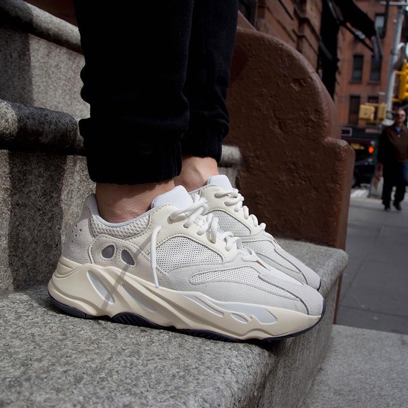 yeezy 700 analog womens