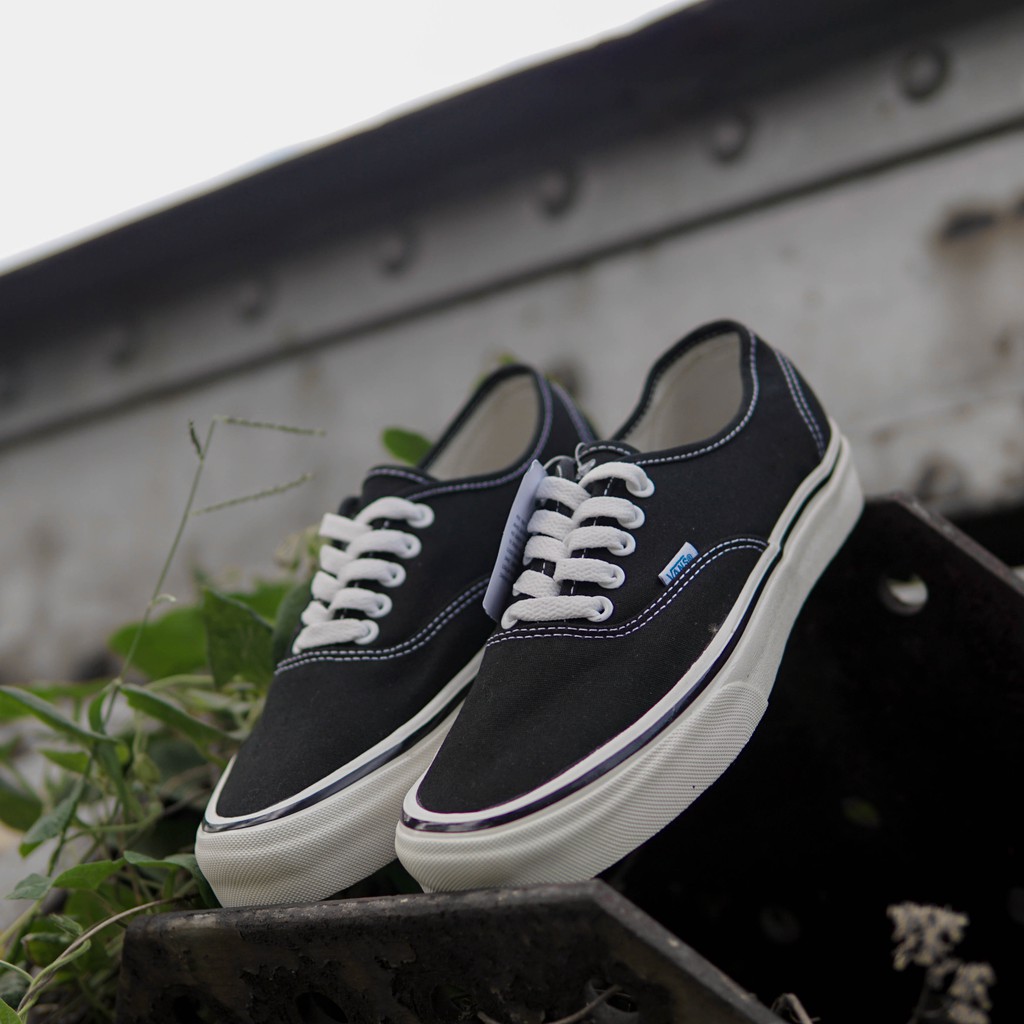 vans authentic og black white