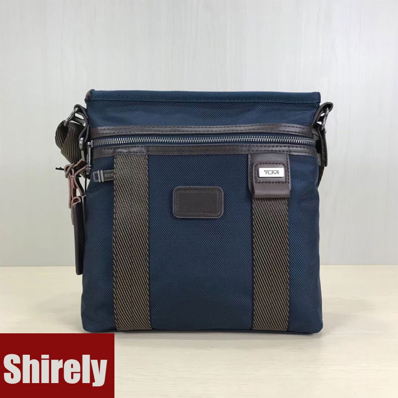 tumi sling bag man