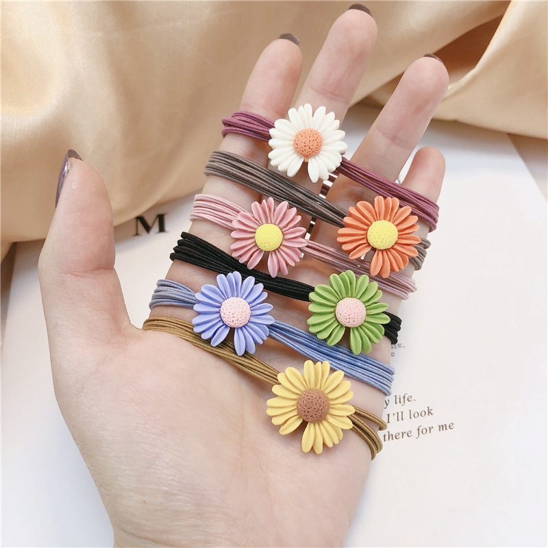 small daisy hair clips