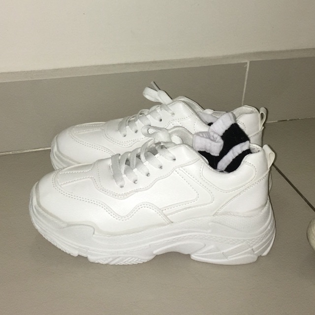 new trending white shoes