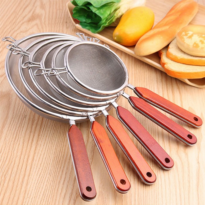 MERAH Stainless Ear Strainer Support Red Handle Diameter 12CM Wheat Flour Strainer Tea Strainer Coffee Juice Strainer Handle Strainer Oil Strainer Small Strainer Wire Strainer Fine Strainer Drain Strainer Cafe Restaurant Coffee Shop Restaurant Hotel