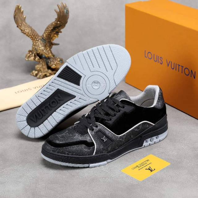 lv trainer black