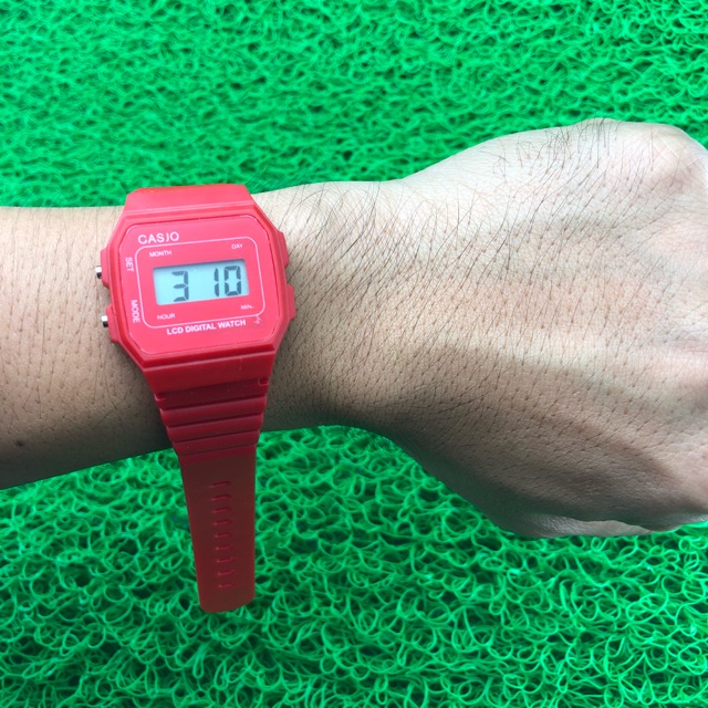 red kids watch