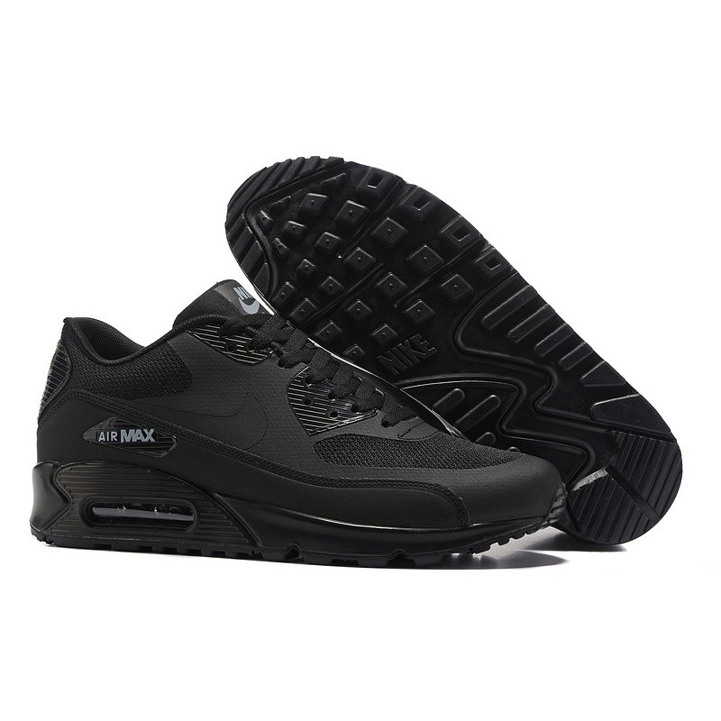 air max 90 triple black essential