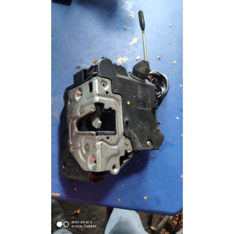 Mercedes benz w203 door lock （used） Shopee Malaysia