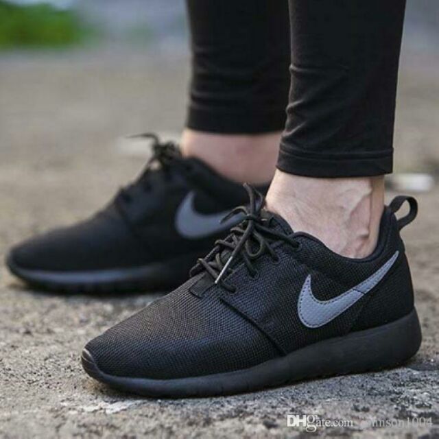 nike roshe all black