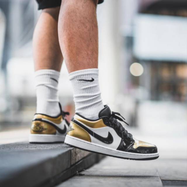 air jordan low gold toe