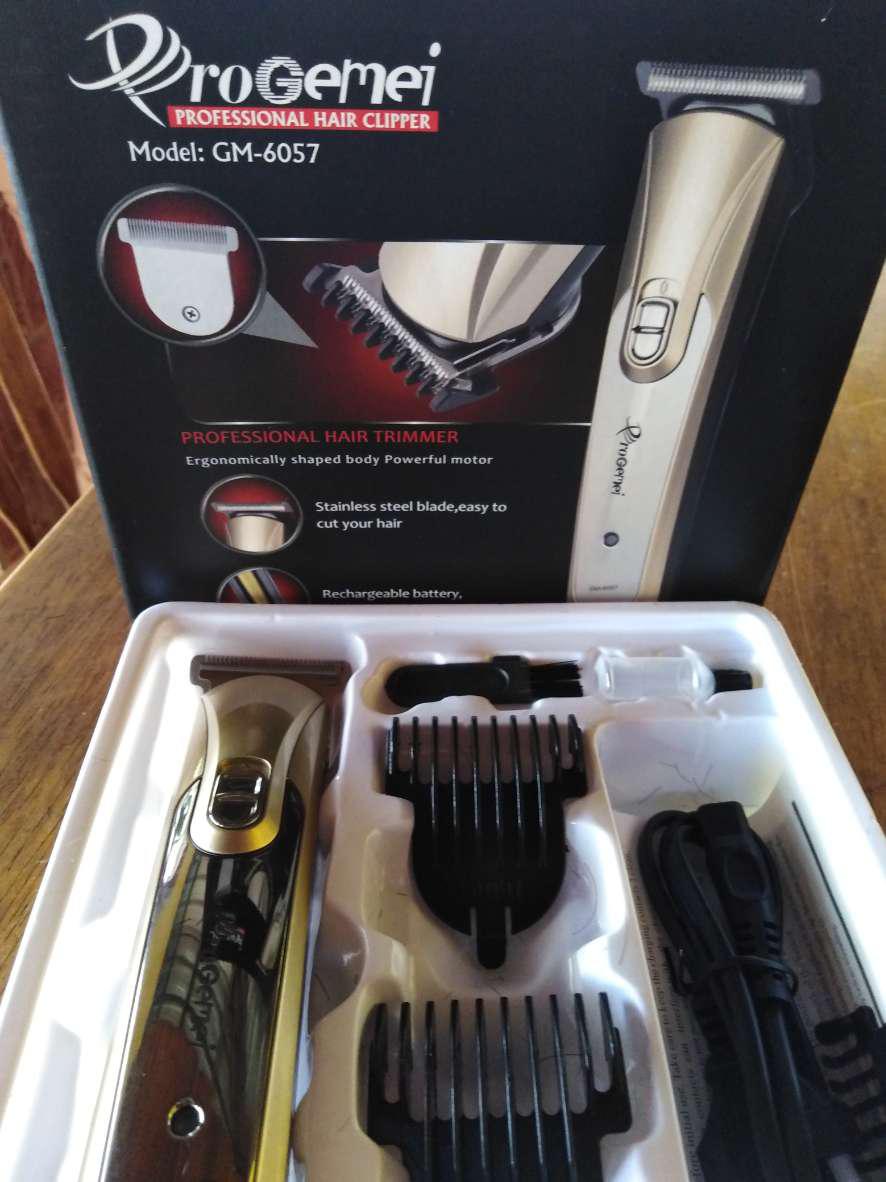  Mesin Gunting Rambut  Geemy GM6057 Professional Hair 