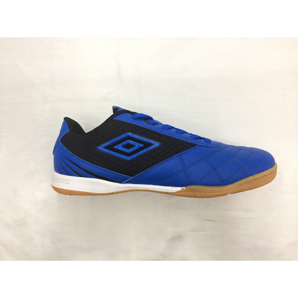 kasut futsal umbro