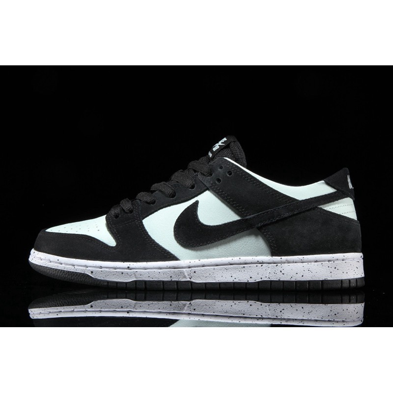 black and white nike sb dunk low