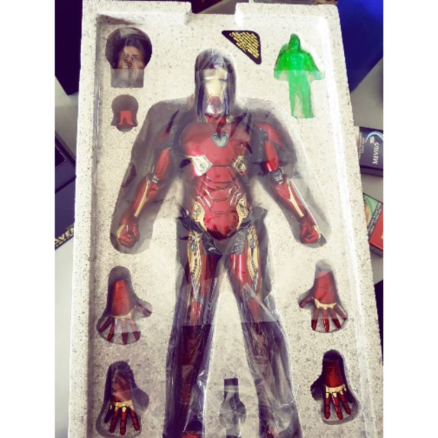 hot toys iron man 50