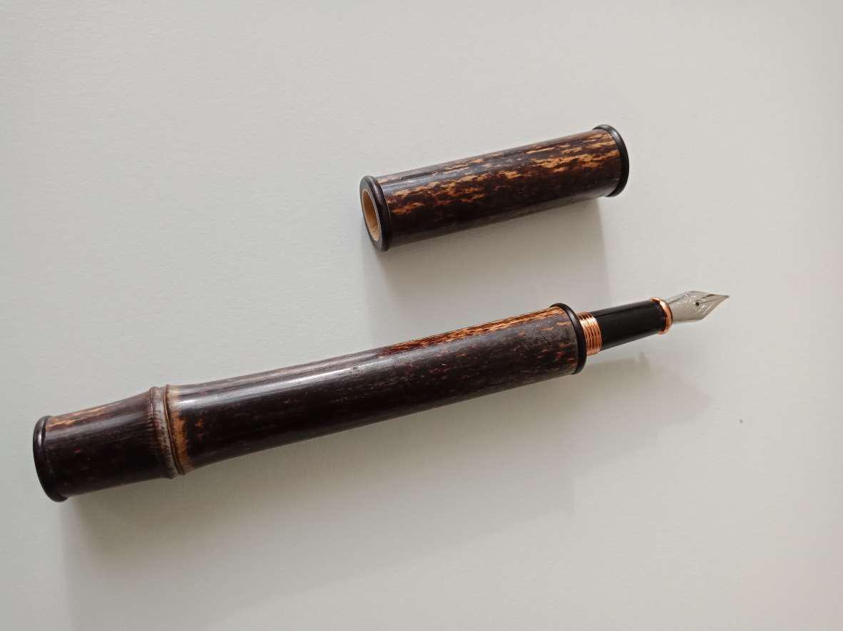 Natural Vintage Black Bamboo Fountain Pen with Refillable Ink Sac and Broad Nip 