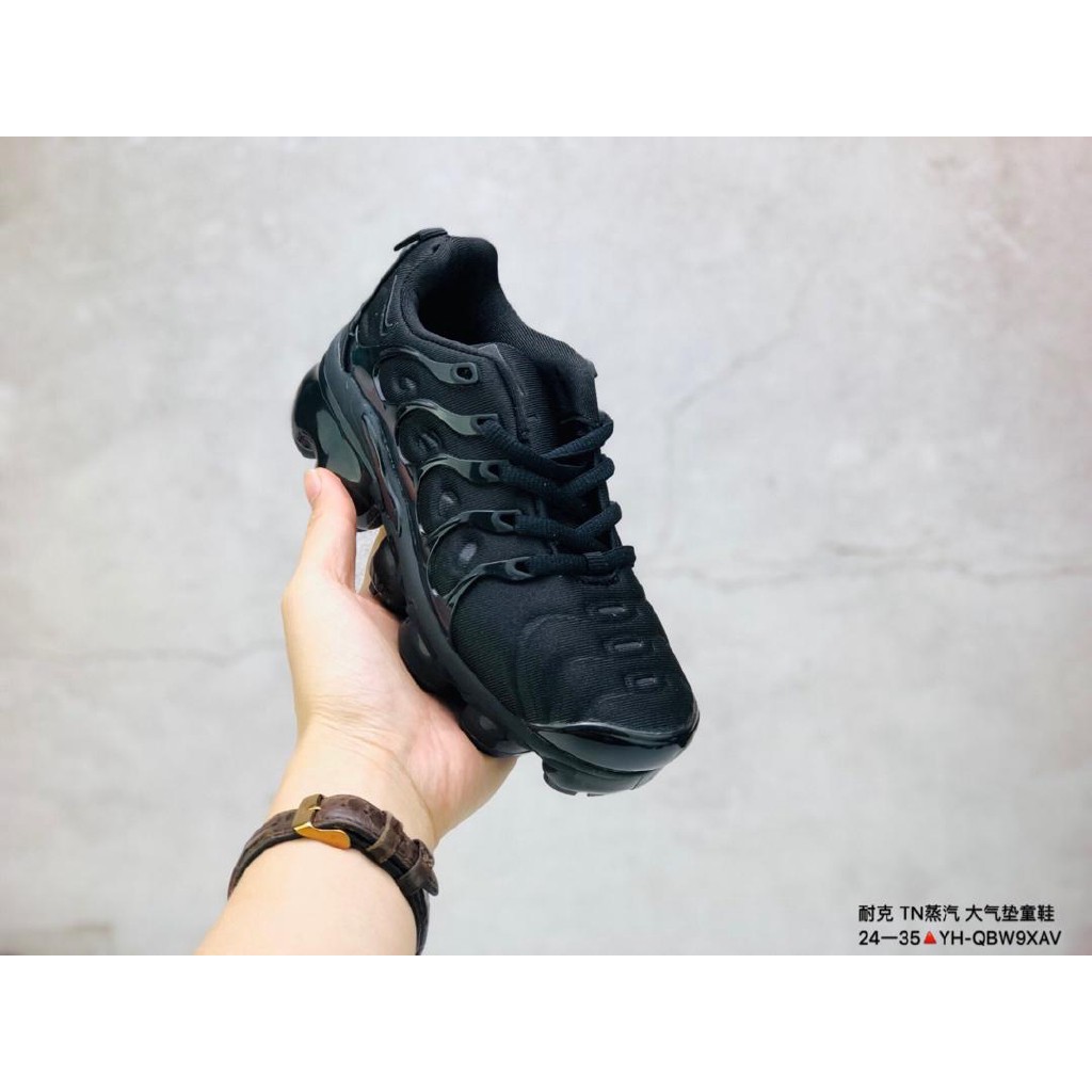 vapormax all black kids