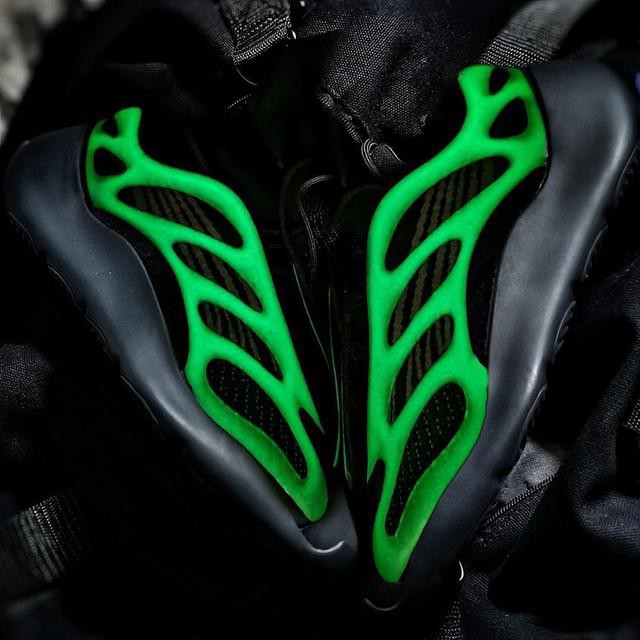 yeezy 700 glow in the dark