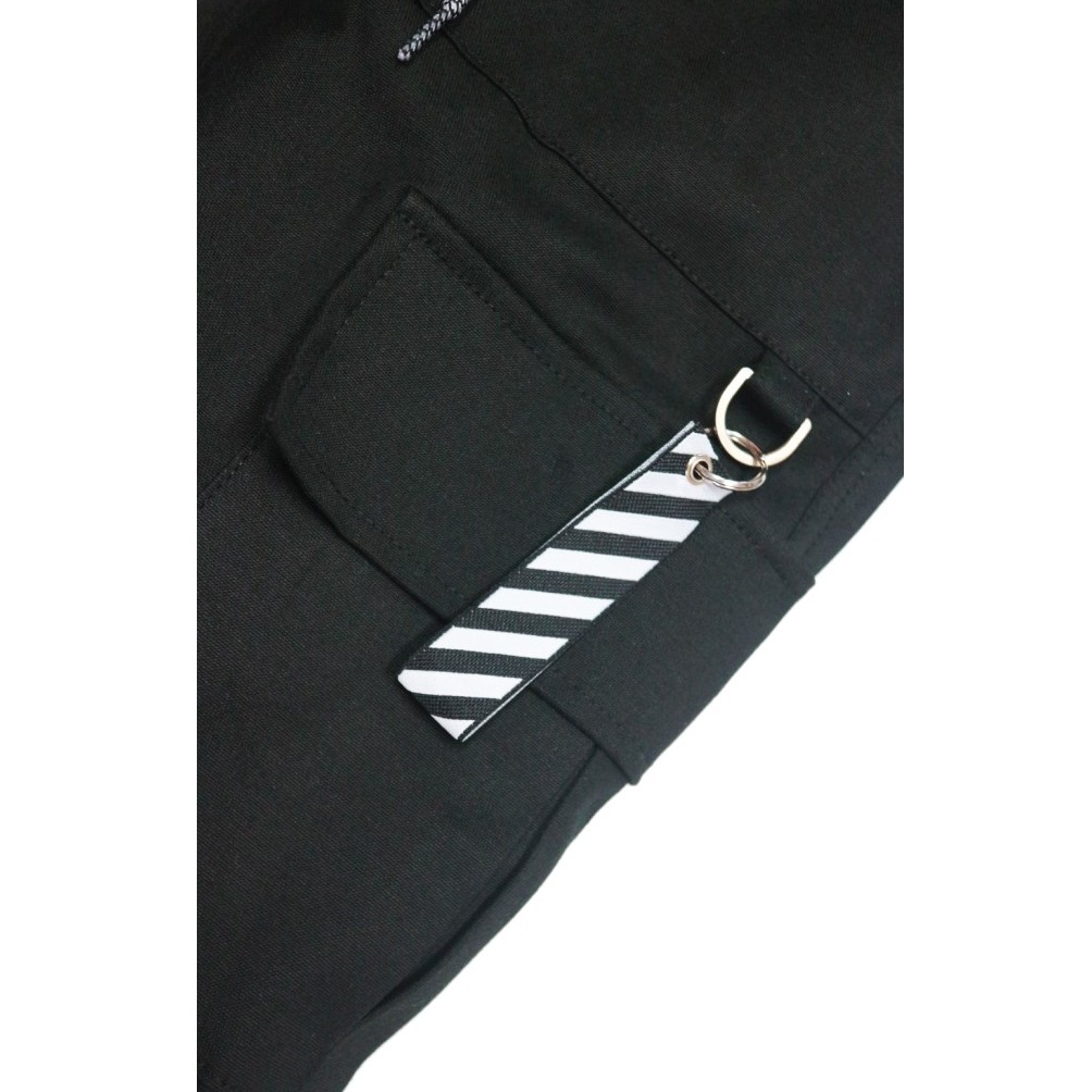 triple pocket strap cargo pants black