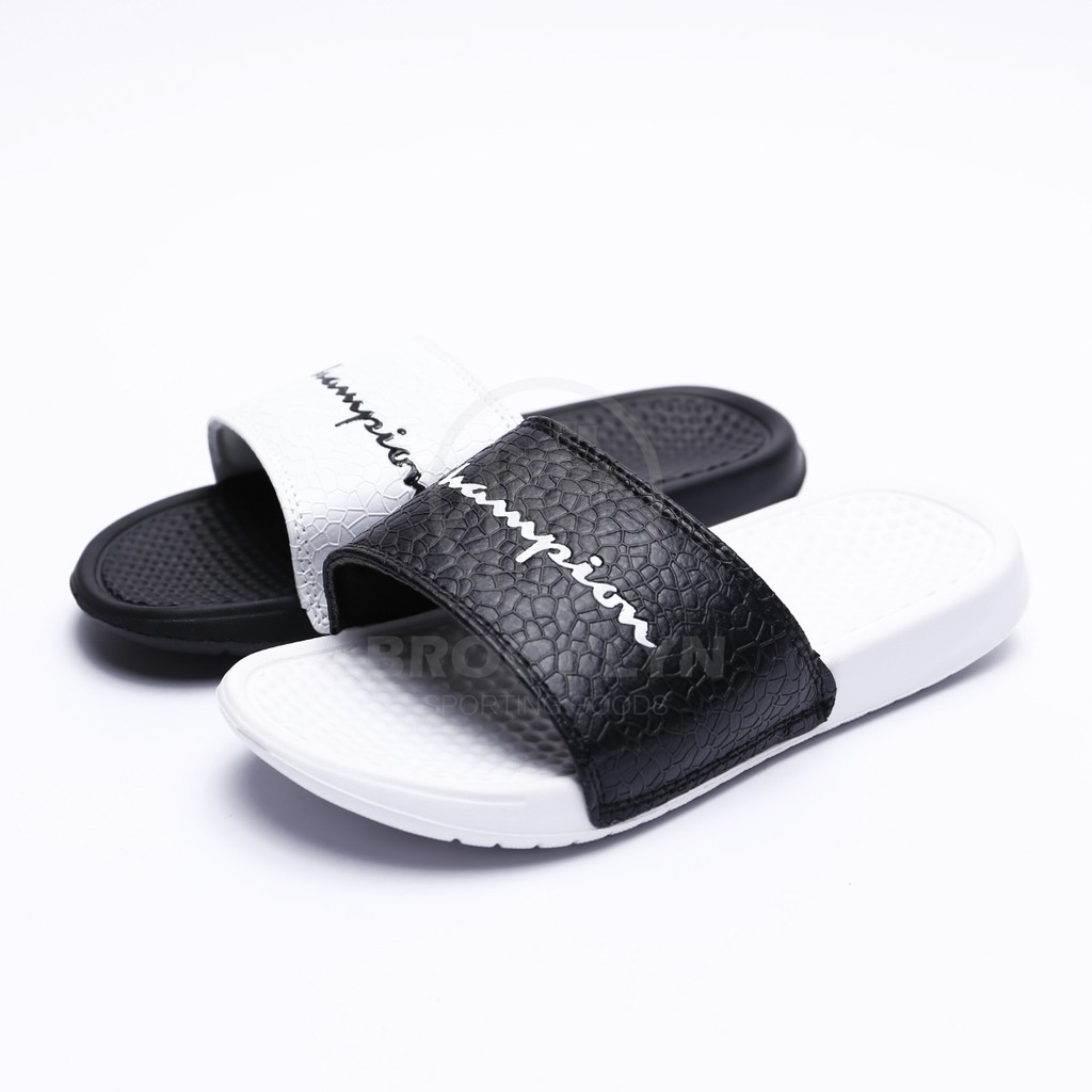 sandal champion putih