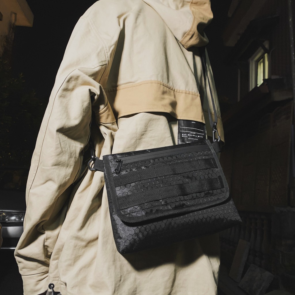 mens lightweight messenger bag