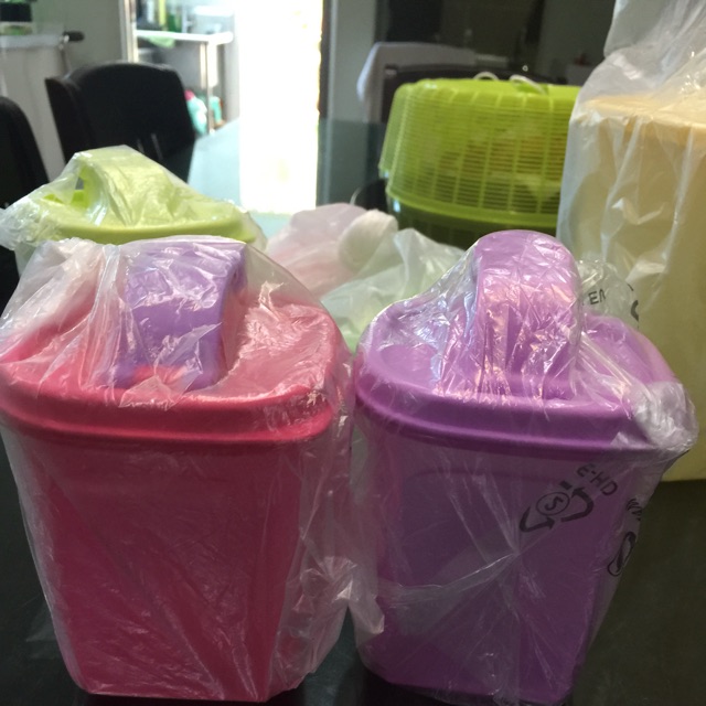 Tupperware mini sour & pour pink & purple (2)