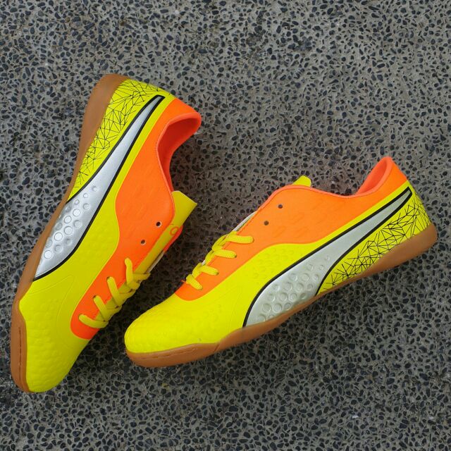 kasut futsal puma