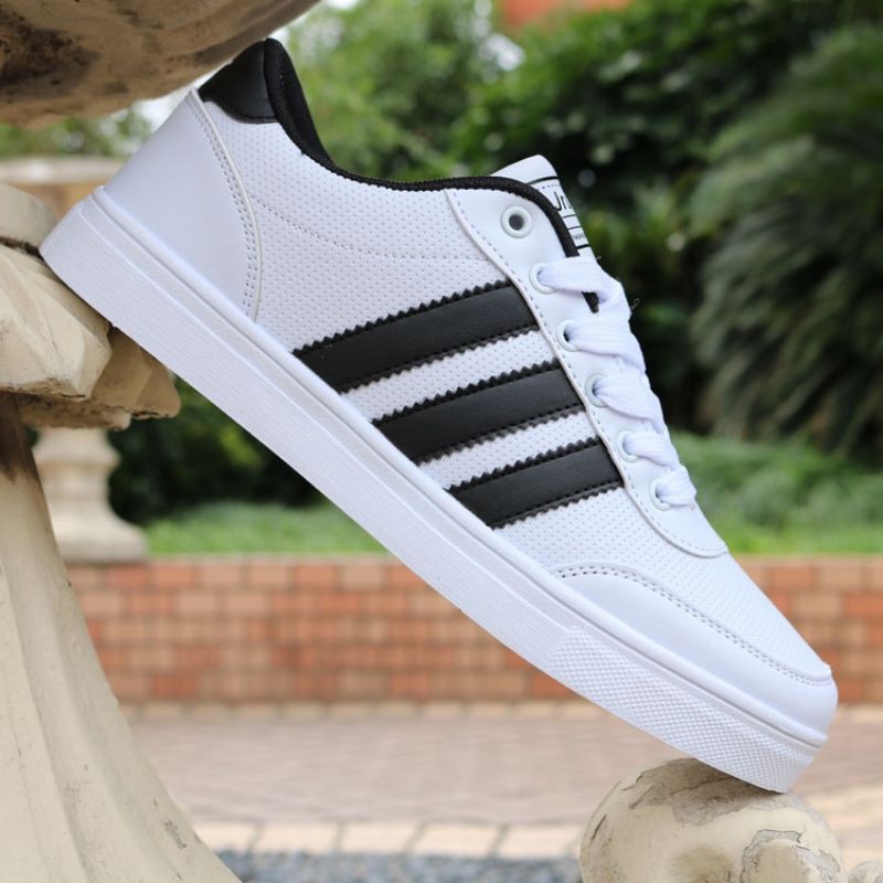 Kasut lelaki bernafas putih kecil kasual plat rendah-bantuan 