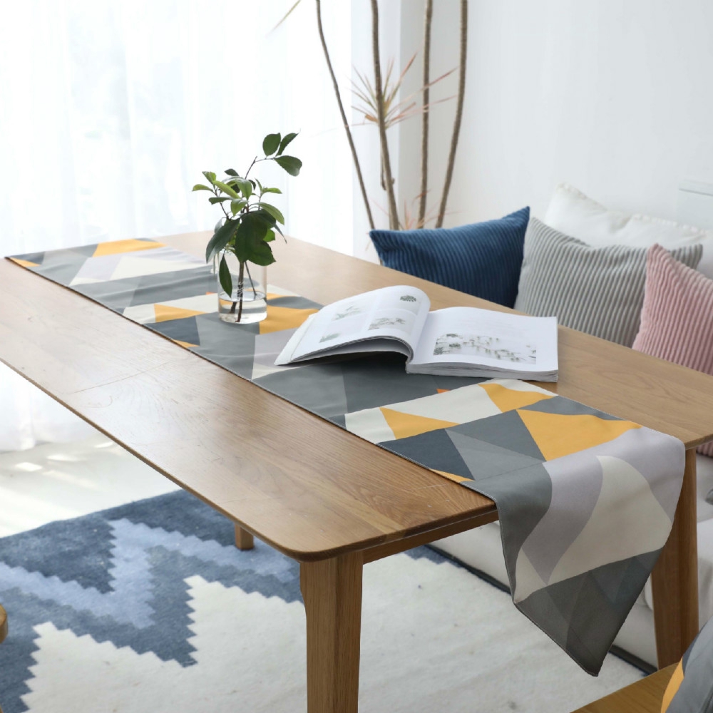 European Style Geometric Triangle Pattern Cotton Table Runner