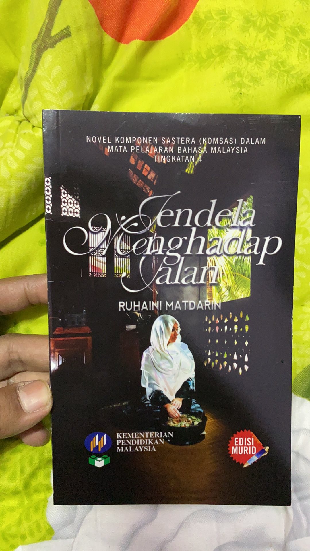 novel tingkatan 4 jendela menghadap jalan