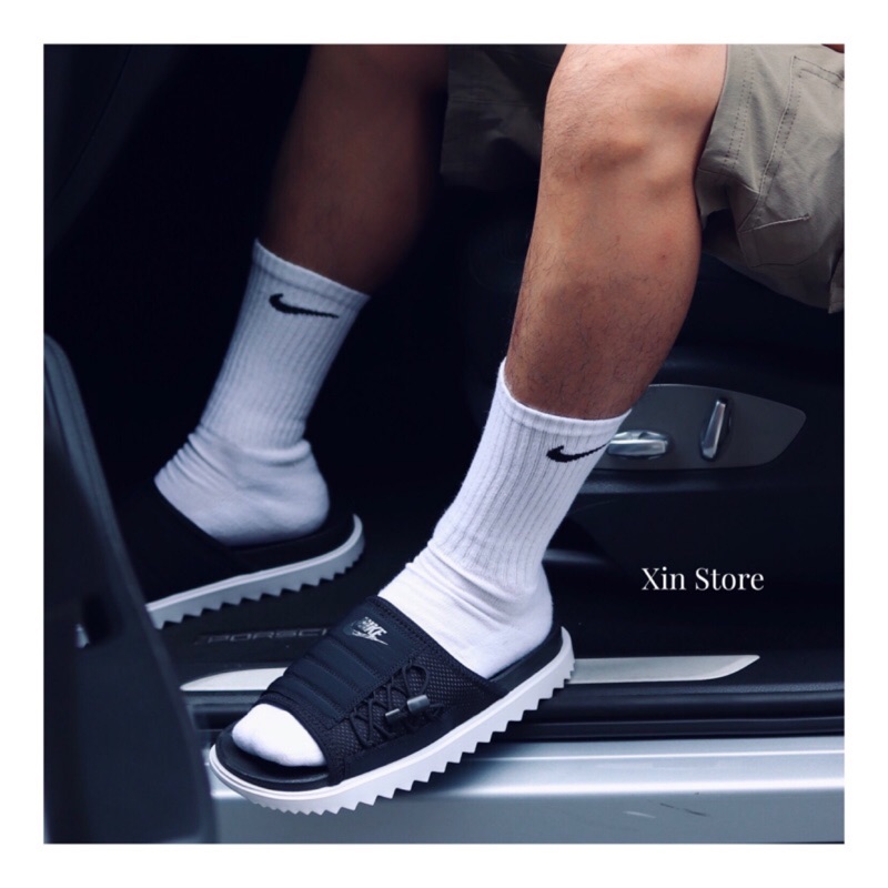 nike asuna slide on feet
