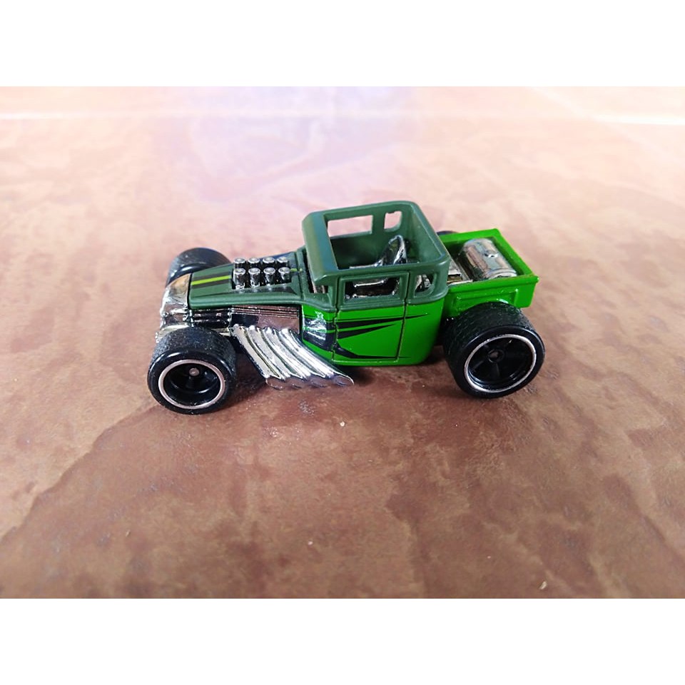 hot wheels larry's garage 21 car collection