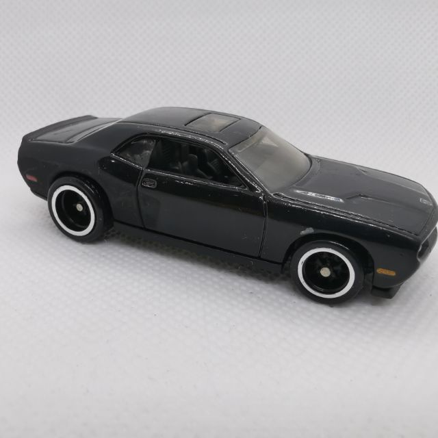 hot wheels 08 dodge challenger srt8