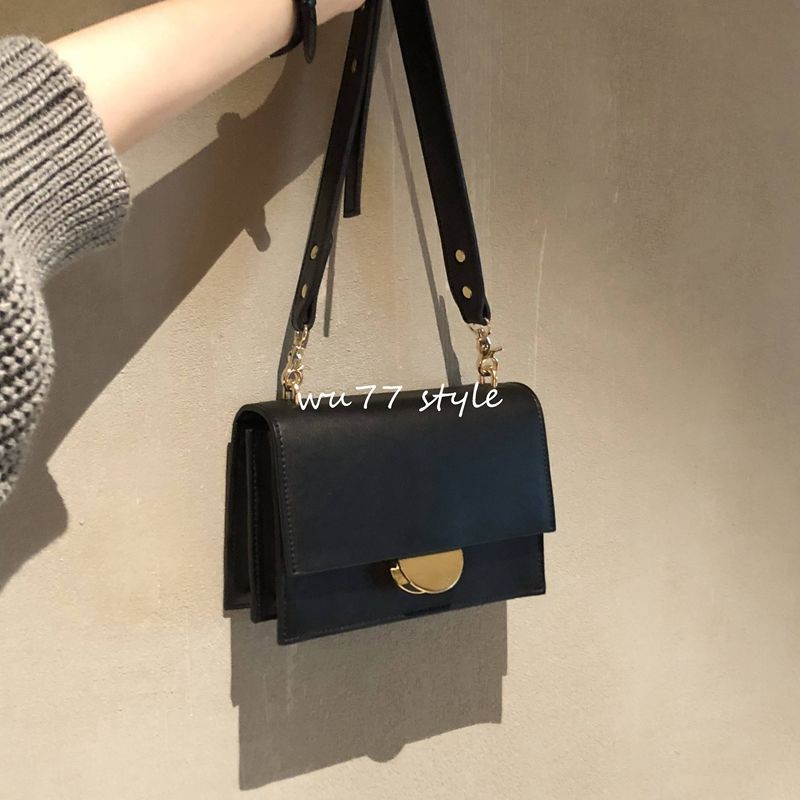 shoulder bag with thick strap