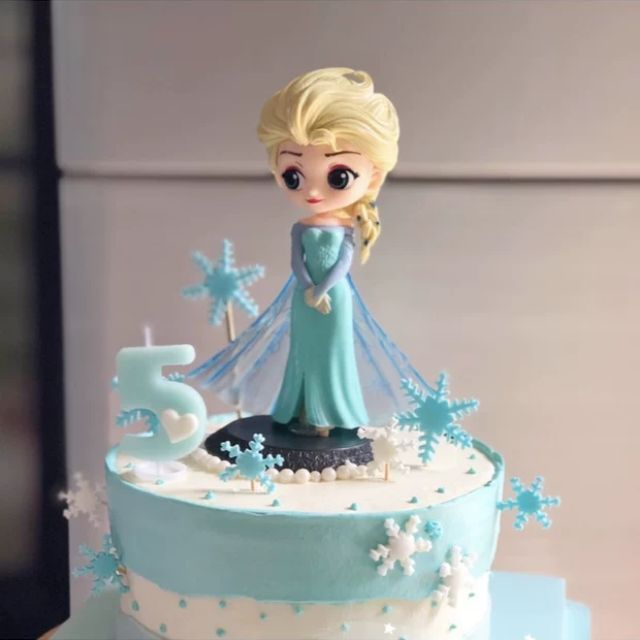 Elsa Figurine Frozen Cake Topper Black