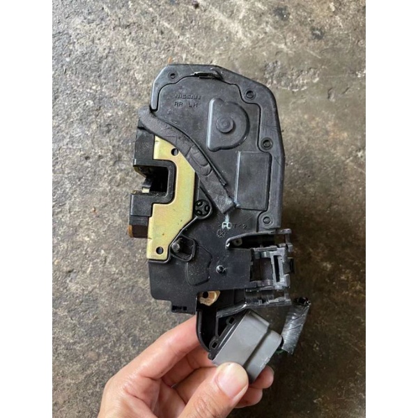 Original Nissan Xtrail T32 Door Lock (Rlh) Shopee Malaysia