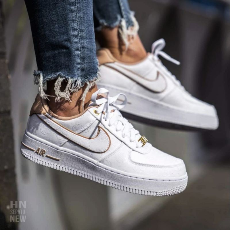 nike air force 1 07 lux white gold