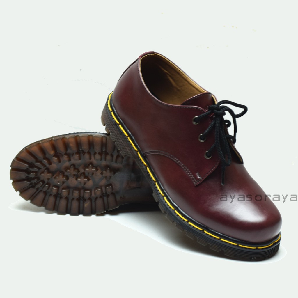 dr martens 3 hole shoes