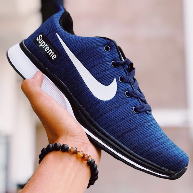 supreme nike flyknit