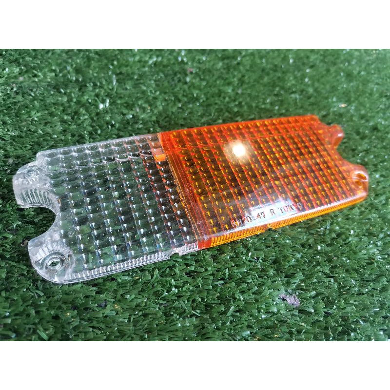 Front bumper turn signal lamp lens (RH), toyota hilux RN20/25. Shopee