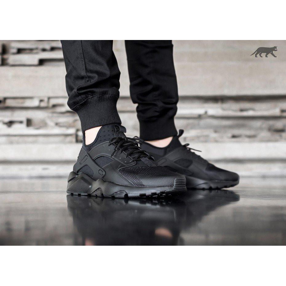 nike air huarache run triple black