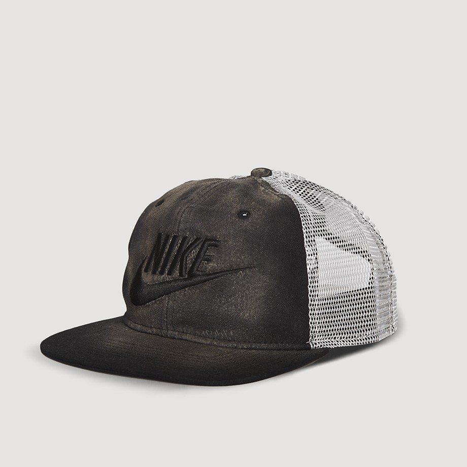 nike swoosh trucker cap
