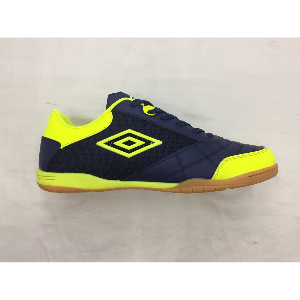 umbro indoor soccer shoes