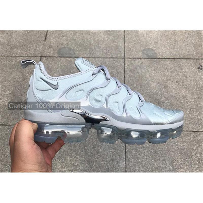 vapormax plus white grey