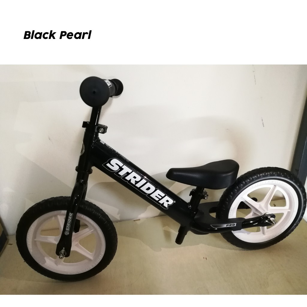 Strider 12 Pro Super Light Black Pearl Balance Bike for children from 18 months to 5 years.