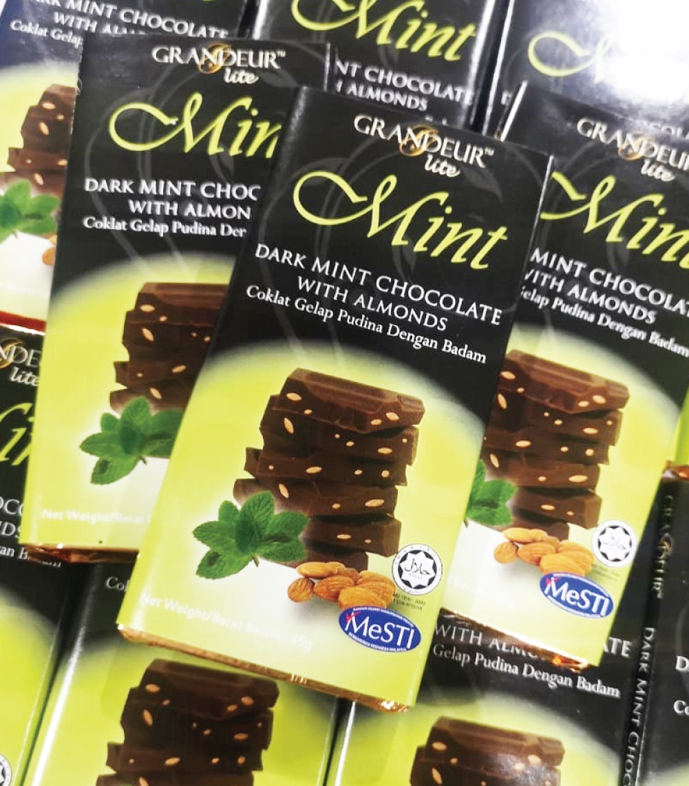 GRANDEUR Dark Mint Chocolate Bar With Almonds 45g Packing 20pcs X 1 outer box Subplace