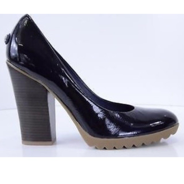 bcbg black patent leather pumps