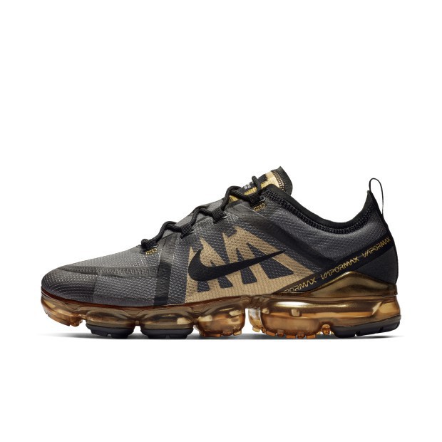 black and gold air vapormax