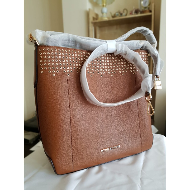 michael kors hayes bucket bag