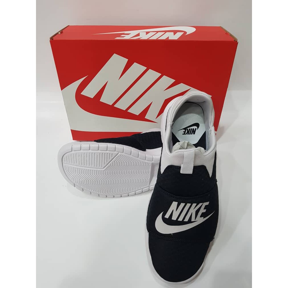 nike benassi slip on